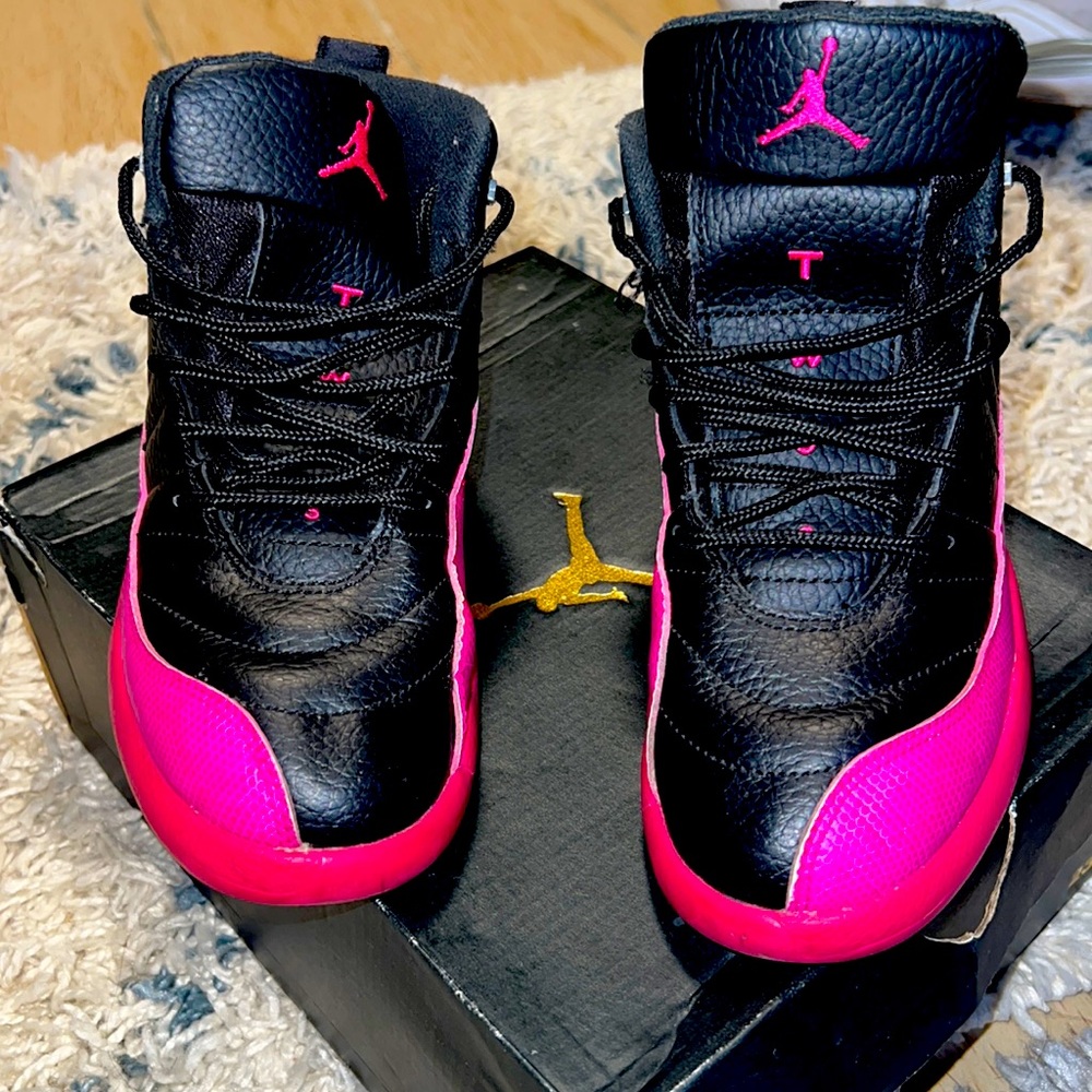 Jordan 12s Deadly Pink Size 2.5